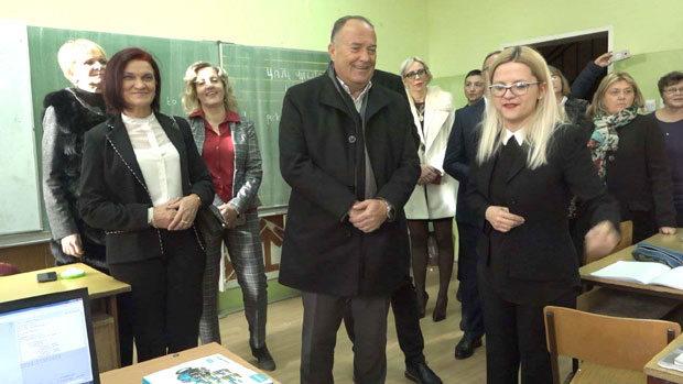 Још 8.000 дигиталних учионица